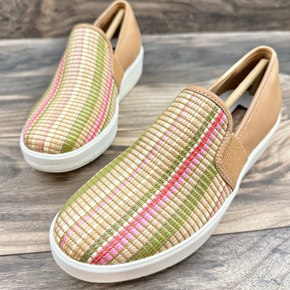 NIB Clarks Layton Petal 8.5W WIDE Slip On Comfort Sneakers Light Tan Combo - Picture 4 of 11